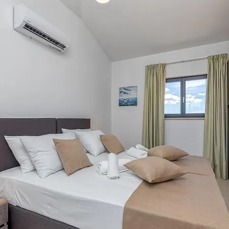 Istria Vabriga וילה *